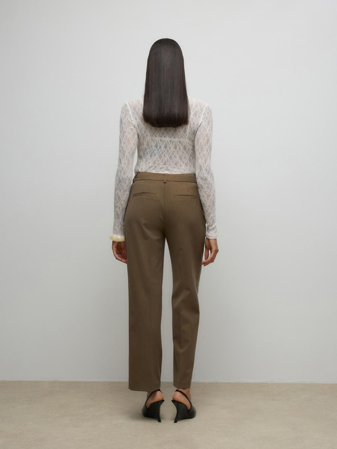 model_shot-back